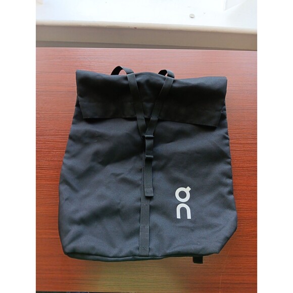 On Running Backpack Black Unisex Adjustable Straps Snap Close Lined Zip Pocket - Picture 1 of 7